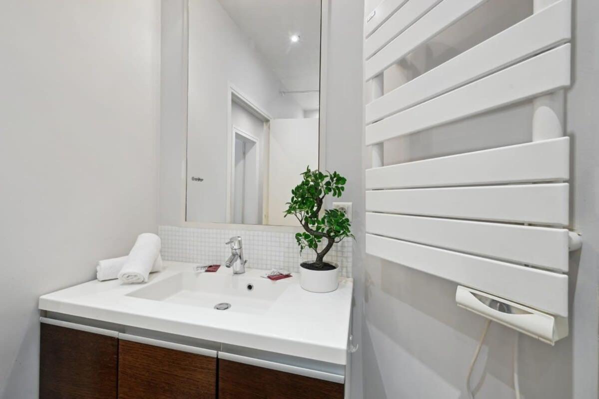 باريس 1Br Champs-Elysees - Cityapartmentstay المظهر الخارجي الصورة